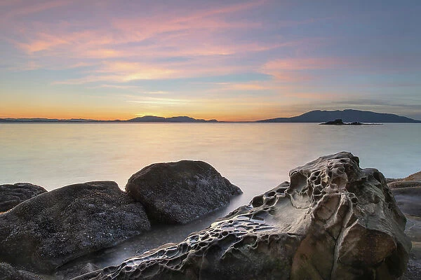 Sunset at Wildcat Cove, looking out to Samish Bay and the San Juan Islands, Larrabee State Park, Washington State Date: 23-12-2020