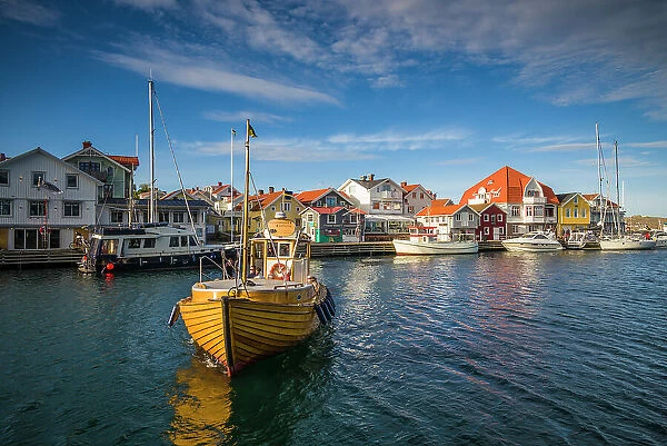 Sweden, Bohuslan, Smogen, Smogenbryggan, fishing boat Date: 31-05-2019