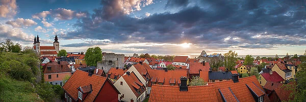 Sweden, Gotland Island, Visby, Visby Cathedral, 12th century, and the city skyline Date: 12-05-2019