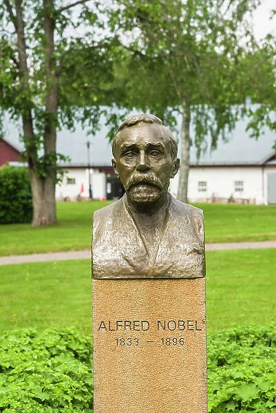 Sweden, Varmland, Karlskoga, Bjorkholm, the home of inventor Alfred Nobel, statue of Nobel Date: 05-06-2019