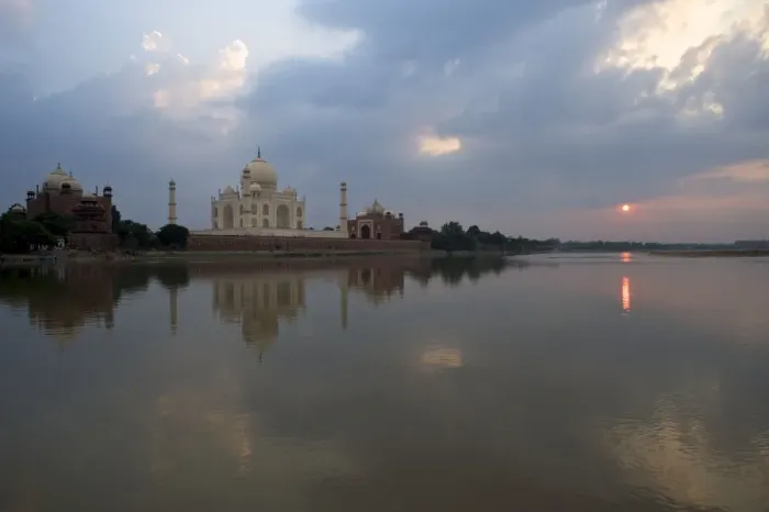 Framed Print : Taj Mahal sunset - view across the Yamuna Framed Print : Taj Mahal sunset - view across the Yamuna