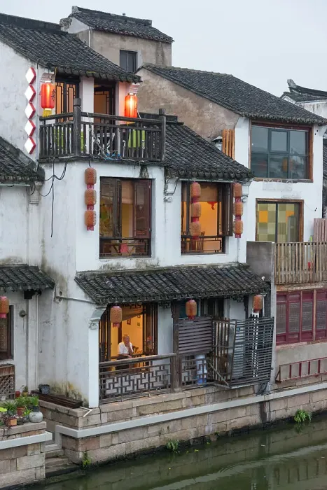 Framed Print : Traditional house along the Grand Canal, Wuxi, Jiangsu Province, China Date: 21-09-2018 Framed Print : Traditional house along the Grand Canal, Wuxi, Jiangsu Province, China Date: 21-09-2018