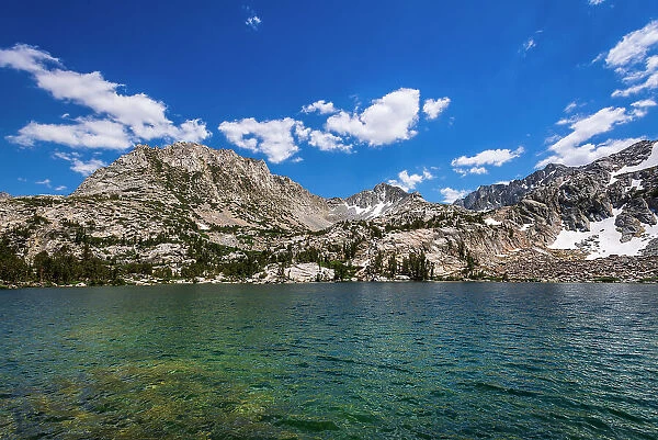 Treasure Lake under the Sierra Crest, John Muir Wilderness, Sierra Nevada Mountains, California, USA. Date: 22-06-2021