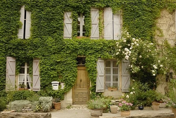 Typical cottage in Luberon - Provence region - France