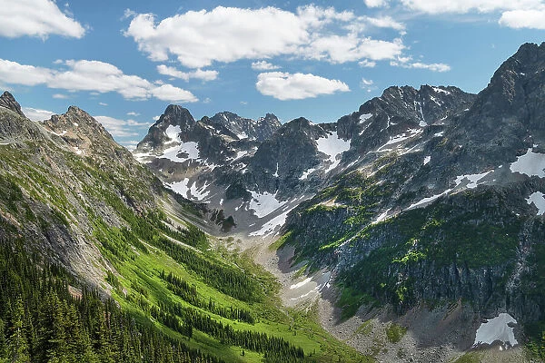 Upper Fisher Creek basin. Fisher Peak, Black Peak and Mount Arriva are in the distance. North Cascades National Park, Washington State. Date: 20-07-2019