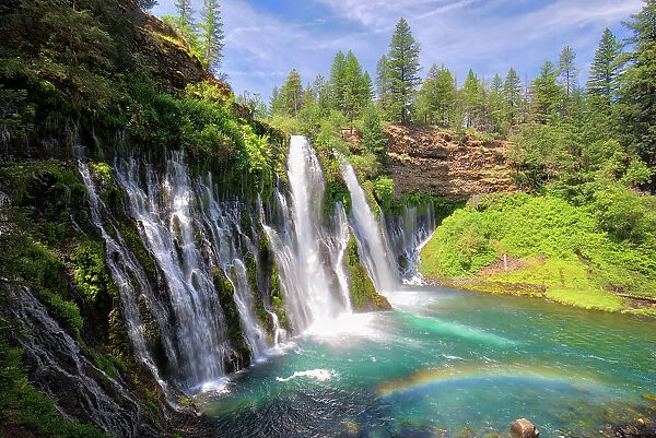 USA, California, McArthur-Burney Falls Memorial State Park. Burney Falls along Burney Creek with additional water from nearby springs. Date: 15-06-2019