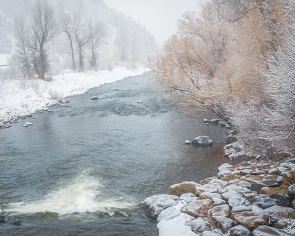 USA, Colorado, Steamboat Springs. Yampa River landscape in winter. Date: 21-03-2021