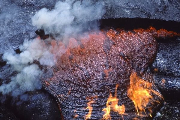 USA - Hawaii - Big Island - Eruption of the Pu'u O'o Vent - a vent of the Kilauea Volcano - Advancing lava flow - close up - molten lava creeping under the rapidly cooling upper crust