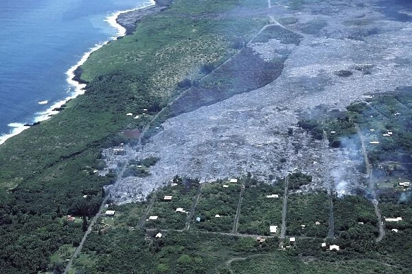 USA - Hawaii - Big Island - Eruption of the Pu'u O'o Vent - a vent of the Kilauea Volcano - Lava flow destroying the village of Kalapana Gardens on the south shore of the island of Hawaii