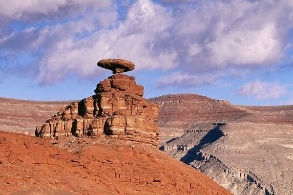 USA Mexican hat, Erosional formation, Utah