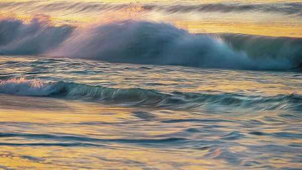 USA, New Jersey, Cape May National Seashore. Wave on beach at sunrise. Date: 21-05-2021