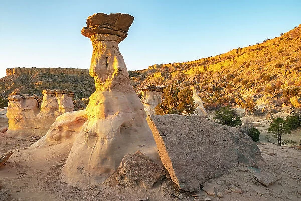 USA, New Mexico, Ojito Wilderness. Eroded desert rocks. Date: 19-03-2021