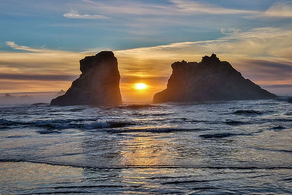Usa, Oregon, Bandon. Bandon Beach, Sunset at the Beach Date: 05-08-2021