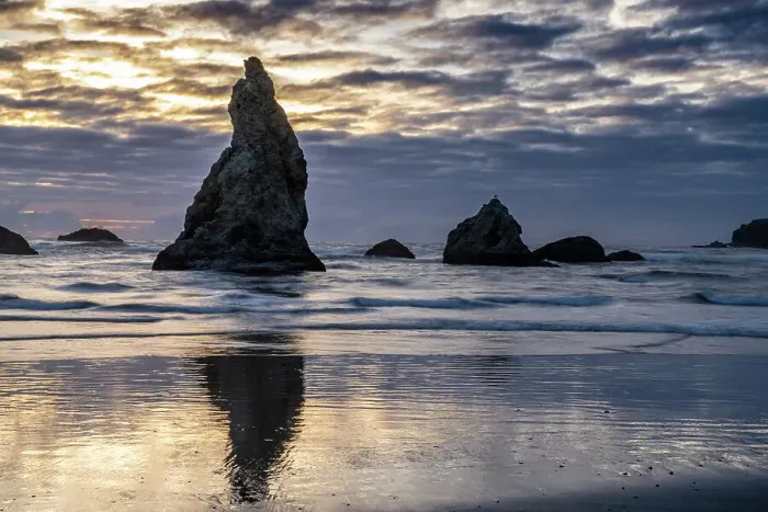 Framed Print : USA, Oregon, Bandon Beach. Pacific Ocean sea stacks at sunset. Date: 25-05-2021 Framed Print : USA, Oregon, Bandon Beach. Pacific Ocean sea stacks at sunset. Date: 25-05-2021