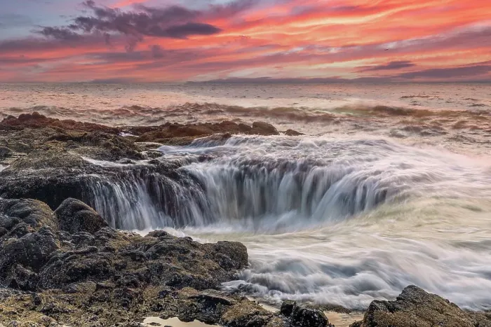 Framed Print : Usa, Oregon, Yachats. Thor's Well, Waves Crashing into Thor's Well Date: 03-08-2021
