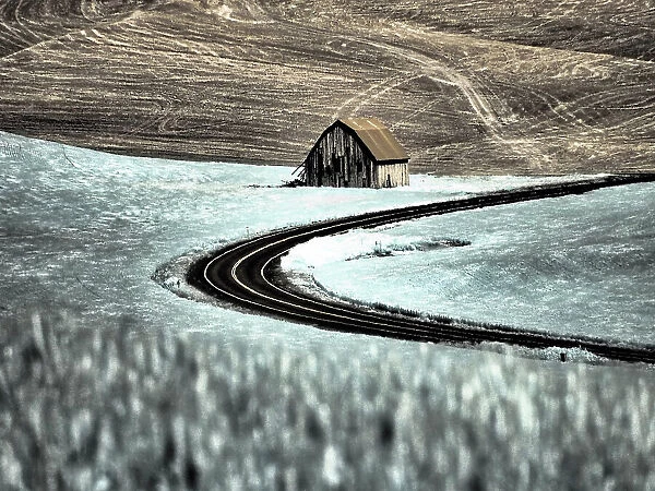 USA, Washington State, Palouse. Road running through the crops with barn along side the road Date: 12-10-2020