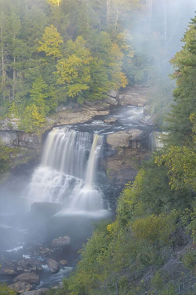 USA, West Virginia, Davis. Overview of waterfall in Blackwater State Park. Date: 30-09-2021