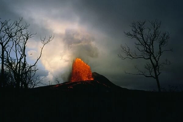 Volcano - Kilauea Pu'u O'o vent. Hawaii - USA