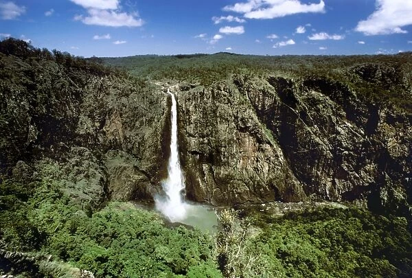 Wallaman Falls 305 metres (the longest sheer drop in Australia), on the Great Dividing Range, Girringun (Lumholtz National Park), Queensland, Australia JPF10416