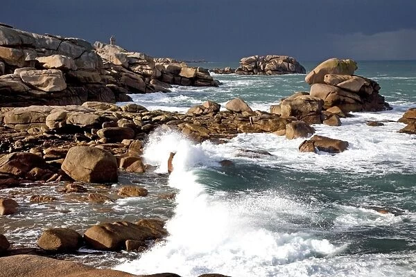 Waves crashing against rocky coastline - Ploumana'h - Brittany - France