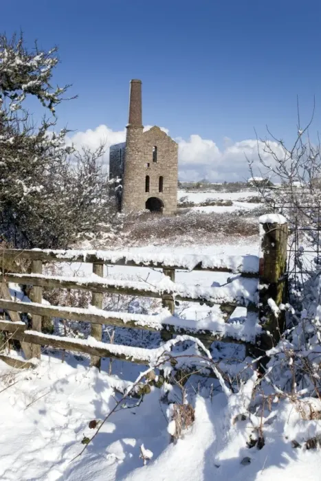 Framed Print : Wheal Francis - near Camborne - in winter snow - Cornwall - UK Framed Print : Wheal Francis - near Camborne - in winter snow - Cornwall - UK