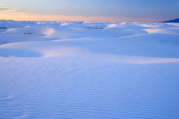 White Sand Dunes - sea of white gypsum dunes - White Sands National Monument - New Mexico - USA