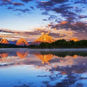 Dawn light over the Tetons from Oxbow Bend, Grand Teton National Park, Wyoming, USA. Date: 25-05-2021 Dawn light over the Tetons from Oxbow Bend, Grand Teton National Park, Wyoming, USA. Date: 25-05-2021