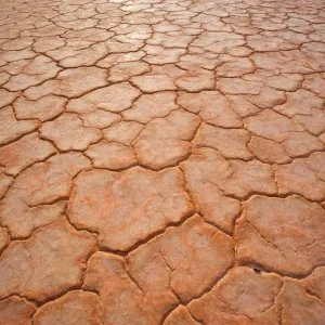 Dried-up earth - the hot sun in the Simpson Desert area blazes down onto the earth and dries it up until the soil cracks, creating an intricrate pattern - Rainbow Valley, Simpson Desert area, Northern Territory, Australia Dried-up earth - the hot sun in the Simpson Desert area blazes down onto the earth and dries it up until the soil cracks, creating an intricrate pattern - Rainbow Valley, Simpson Desert area, Northern Territory, Australia