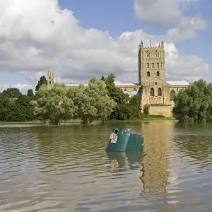 Flooding - Tewkesbury Abbey inundated by unprecedented flooding of the Rivers Severn and Avon July 2007 Gloucestershire UK