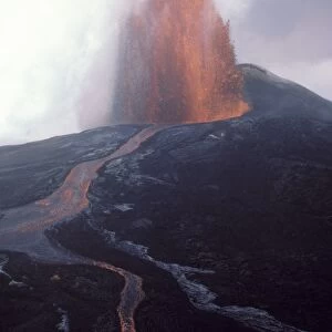 Kilauea Volcano - Hawaii - Big Island - USA - 1986 eruption of the Pu'u O'o Vent - Lava Fountain seen from a helicopter