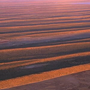 Longitudinal dunes over alluvial plain of clay & gibber Simpson Desert, South Australia JPF41733