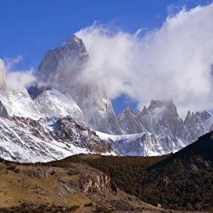 Mount Fitz Roy - clouds gathering around Cerro Fitz Roy - Los Glaciares National Park - Patagonia - Argentina - South America