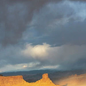 USA, Utah. Sunset light breaking through desert storm clouds, Dead Horse State Park. Date: 16-02-2021