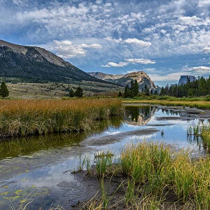 USA, Wyoming. White Rock Mountain and Squaretop Peak above Green River wetland Date: 02-09-2019