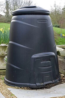 Dustbins Collection: 220 litres compost bin made by Blackwall using 100% recycled plastic Cotswolds UK