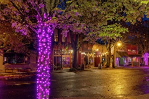 Street Gallery: 3rd Street in downtown McMinnville, Oregon, USA