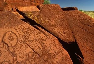 Aborigine Gallery: Aboriginal petroglyphs (probably over 4000 years old)