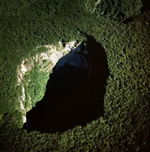 Aerial image of Tepuis, Venezuela, South America: Sarisarinama (Sarisarinama) Sinkhole, Jaua-Sarisarinama National Park, Bolivar State