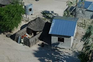 Images Dated 16th December 2004: Aerial of Maun, Botswana Africa
