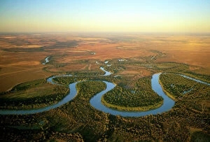 Aerials Collection: Aerial - Murray River and its meanders - between Wentworth (NSW) and Renmark