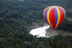 Images Dated 16th May 2012: Africa, Kenya, Msai Mara. Hot-Air Ballooning