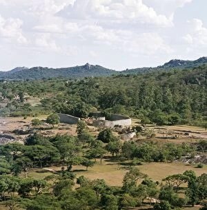 Images Dated 24th September 2004: Africa Zimbabwe ruins view of Temple from Acropolis
