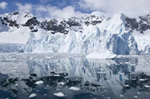Images Dated 13th September 2011: Antarctic Peninsula, Paradise Harbour. Glacier