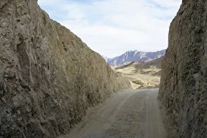 ANZ-901 Egypt - a path cut through rocks as a mountain pass in Arabian desert