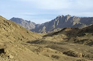 ANZ-902 Egypt - a road winds through rocks in Arabian desert