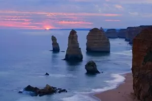 Twelve Apostles sunset - setting sun over the sandstone rock formations