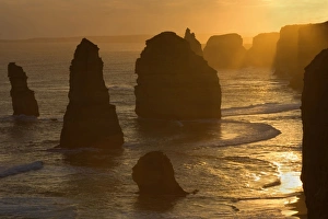 Images Dated 23rd May 2008: Twelve Apostles sunset - setting sun over the sandstone rock formations