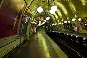 Approaching Gallery: Approaching train at the Bastille Metro