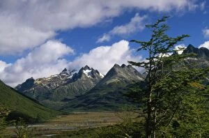 Images Dated 29th April 2010: Argentina - mountain range north-east of Ushuaia - Tierra del Fuego National Park