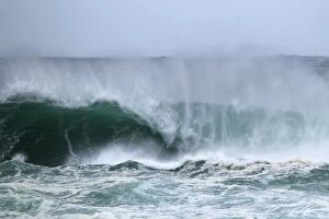 Images Dated 8th November 2010: Atlantic Storm Waves breaking on rocky shore - Porthnahaven - Islay - Scotland - UK LA005443